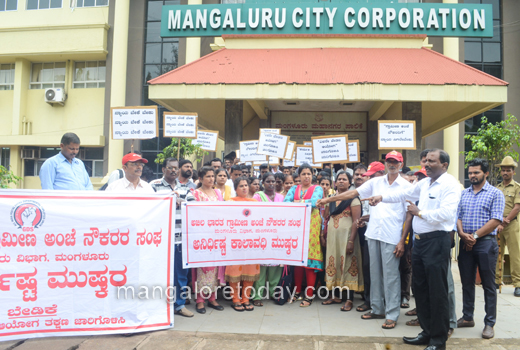 staff protest ...
